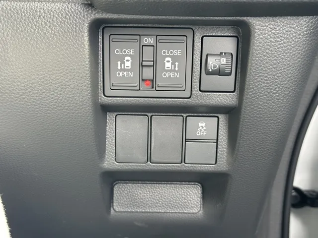 ステップワゴン(ホンダ)e・HEVエアー 7人登録済未使用車 17