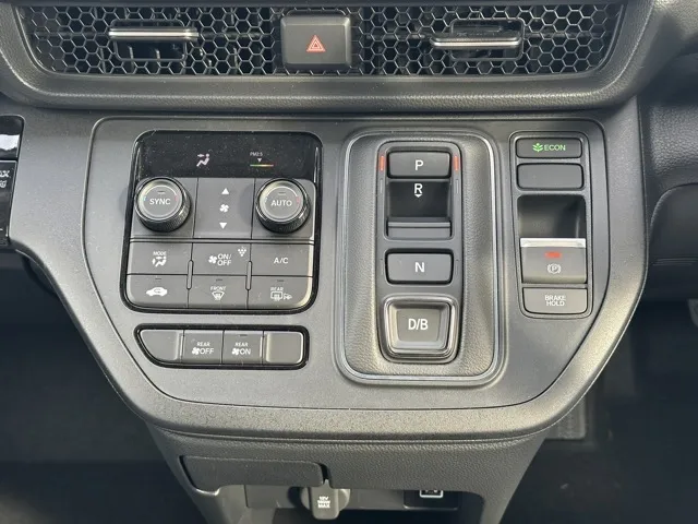 ステップワゴン(ホンダ)e・HEVエアー 7人登録済未使用車 19