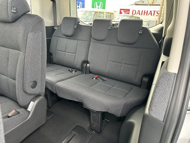 ステップワゴン(ホンダ)e・HEVエアー 7人登録済未使用車 5