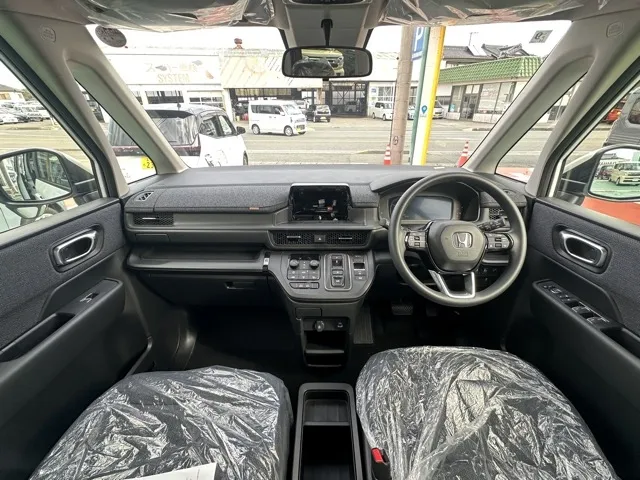 ステップワゴン(ホンダ)e・HEVエアー 7人登録済未使用車 6