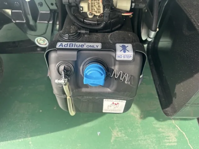 キャンター(三菱)全低床 平ボディ ２ｔ登録済未使用車 12