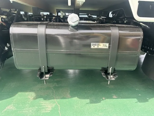 キャンター(三菱)全低床 平ボディ ２ｔ登録済未使用車 13