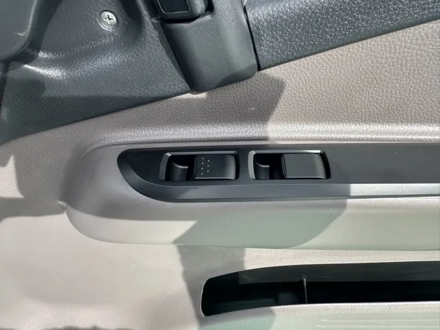 キャンター(三菱)全低床 平ボディ ２ｔ登録済未使用車 14