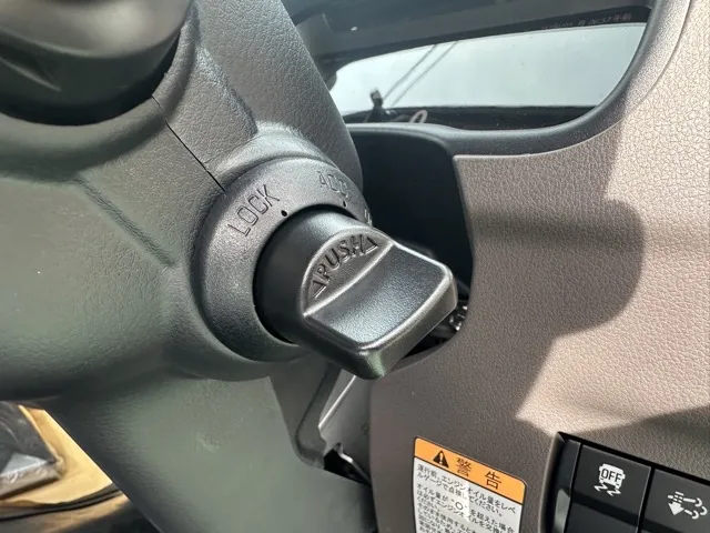 キャンター(三菱)全低床 平ボディ ２ｔ登録済未使用車 16