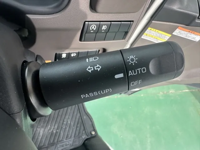 キャンター(三菱)全低床 平ボディ ２ｔ登録済未使用車 18