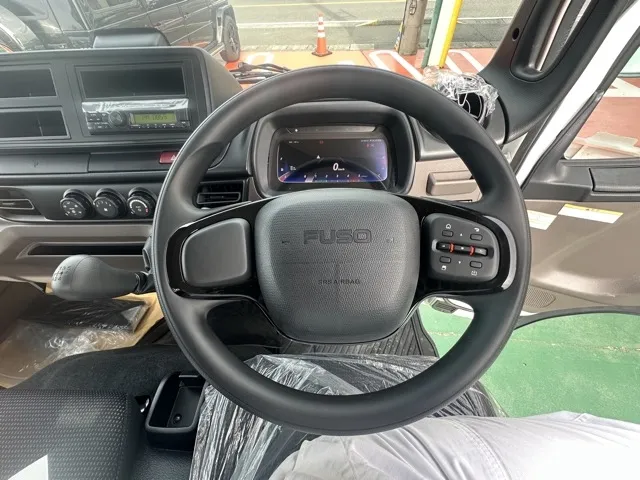 キャンター(三菱)全低床 平ボディ ２ｔ登録済未使用車 19