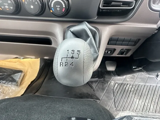 キャンター(三菱)全低床 平ボディ ２ｔ登録済未使用車 20