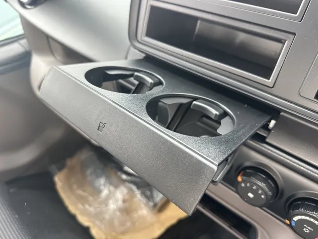 キャンター(三菱)全低床 平ボディ ２ｔ登録済未使用車 25