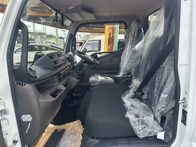 キャンター(三菱)全低床 平ボディ ２ｔ登録済未使用車 3