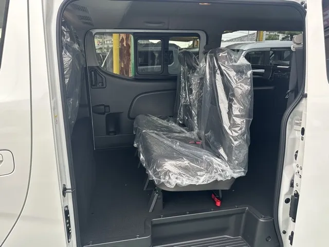 キャラバン(ニッサン)ディーゼル ロングGRANDプレミアムGX 4WD登録済未使用車 4