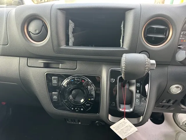 キャラバン(ニッサン)ディーゼル ロングGRANDプレミアムGX 4WD登録済未使用車 20