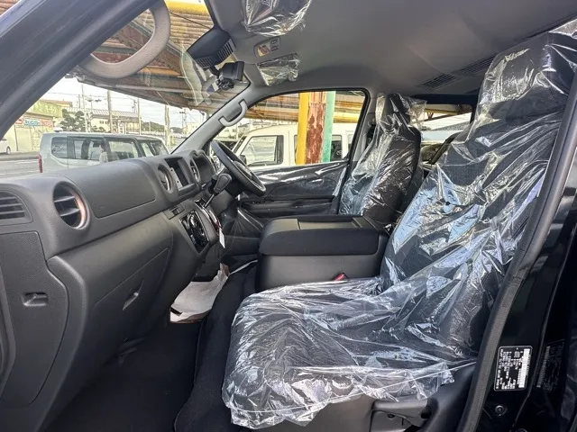 キャラバン(ニッサン)ディーゼル ロングGRANDプレミアムGX 4WD登録済未使用車 3