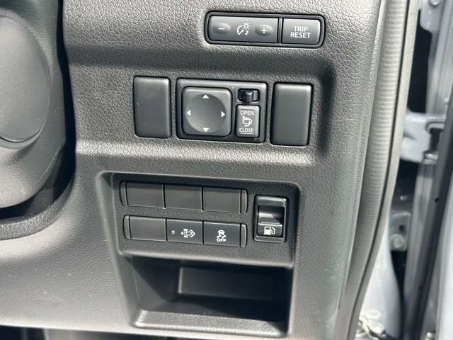 キャラバン(ニッサン)ディーゼル ロング オーテックラインプラス 寒冷地 4WD登録済未使用車 16