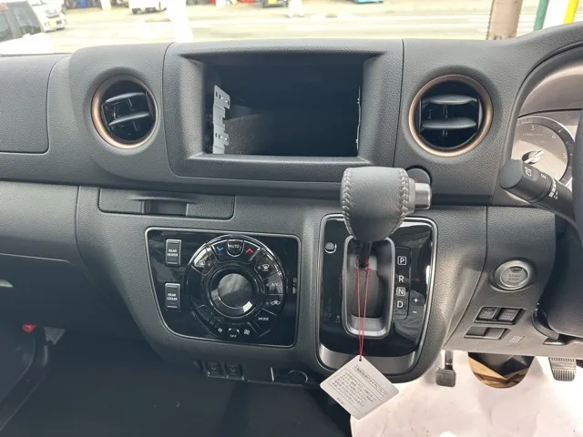 キャラバン(ニッサン)ディーゼル ロング オーテックラインプラス 寒冷地 4WD登録済未使用車 17