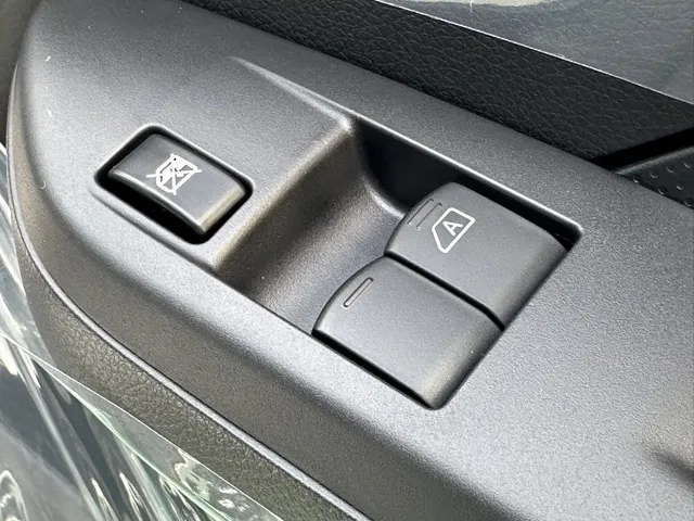 キャラバン(ニッサン)ディーゼル ロング オーテックラインプラス 左PSD 寒冷地 4WD登録済未使用車 16