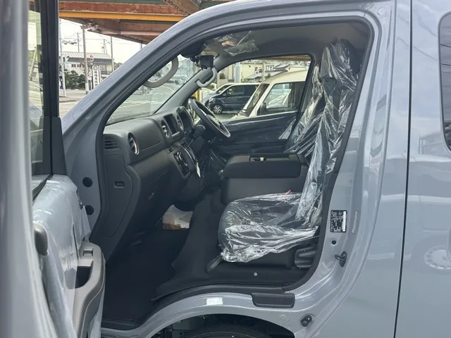 キャラバン(ニッサン)ディーゼル ロング オーテックラインプラス 左PSD 寒冷地 4WD登録済未使用車 3
