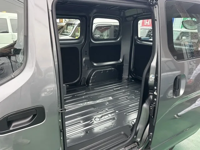 バネット(ニッサン)DX 2人乗登録済未使用車 4