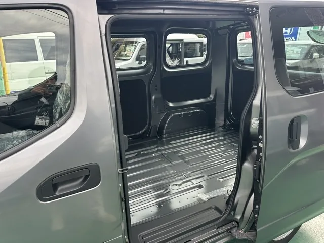 バネット(ニッサン)DX 2人乗登録済未使用車 4