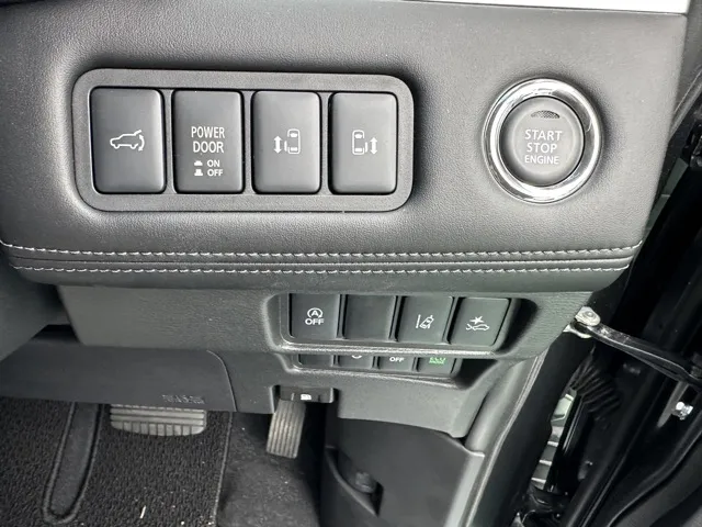 デリカD:5(三菱)Ｐ 8人 ナビ取付PKGⅡ オートステップ付レンタＵＰ 12