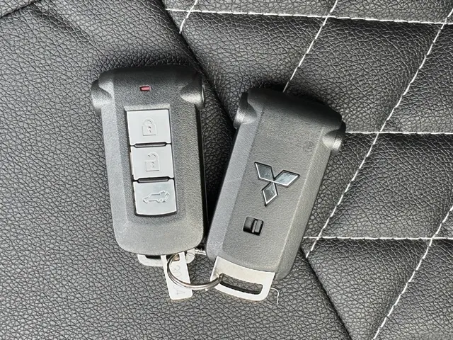 デリカD:5(三菱)Ｐ 8人 ナビ取付PKGⅡ オートステップ付レンタＵＰ 23