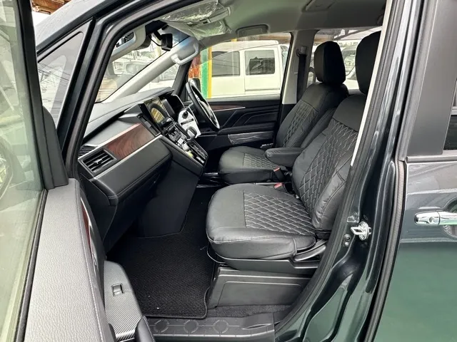 デリカD:5(三菱)Ｐ 8人 ナビ取付PKGⅡ オートステップ付レンタＵＰ 3