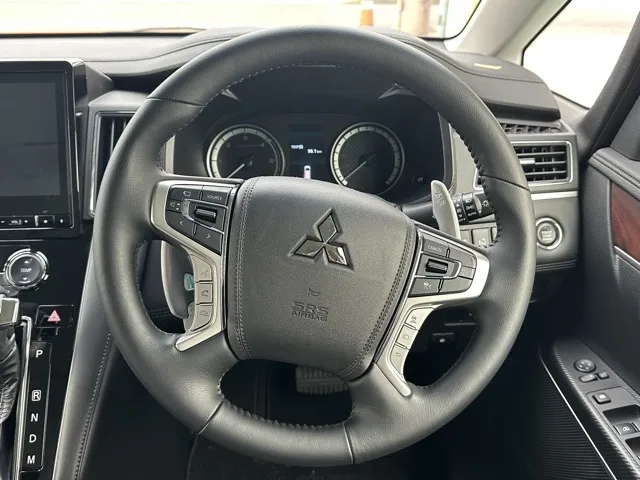 デリカD:5(三菱)Ｐ 8人 ナビ取付PKGⅡ オートステップ付レンタＵＰ 7