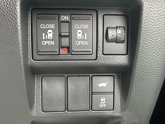 ステップワゴン(ホンダ)スパーダ 7人登録済未使用車 20