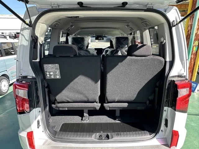 デリカD:5(三菱)Ｐ 7人 オートステップ付レンタ登録済未使用車 10