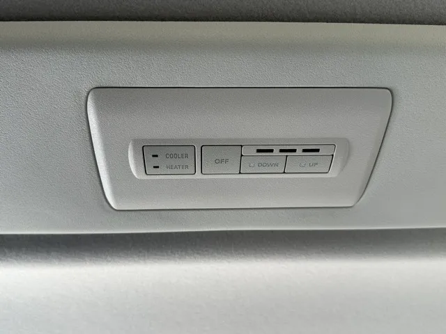 デリカD:5(三菱)Ｐ 7人 オートステップ付レンタ登録済未使用車 6