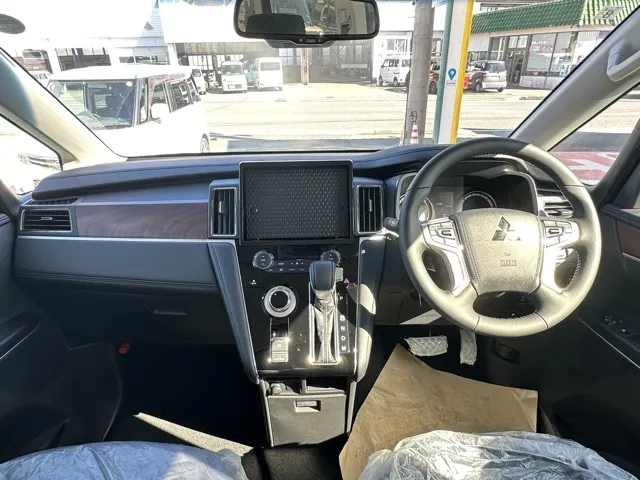 デリカD:5(三菱)Ｐ 7人 オートステップ付レンタ登録済未使用車 7