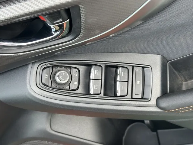 XV(スバル)2.0e-L アイサイト登録済未使用車 12