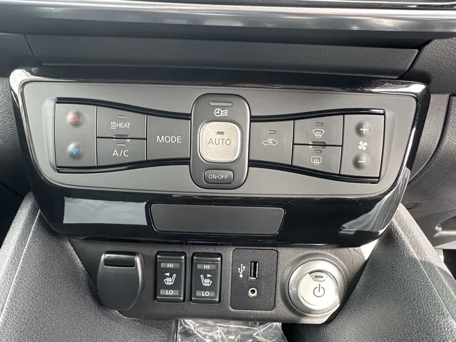 リーフ(ニッサン)Ｘ中古車 13