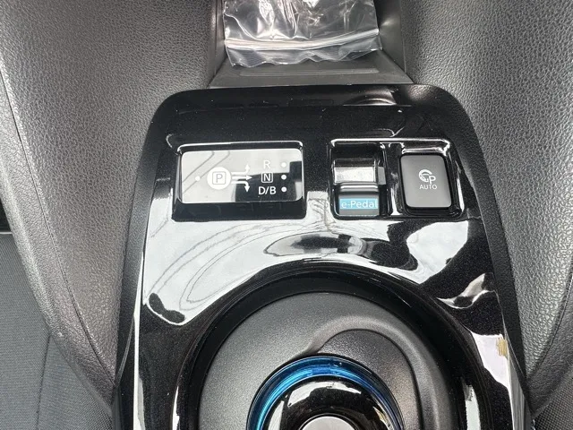 リーフ(ニッサン)Ｘ中古車 15