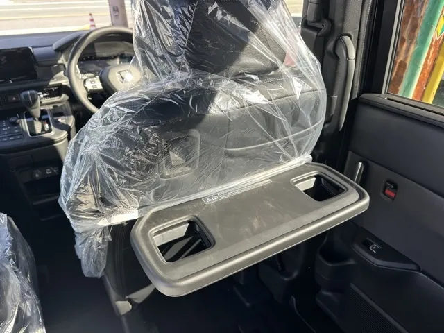 ステップワゴン(ホンダ)スパーダ 7人登録済未使用車 9