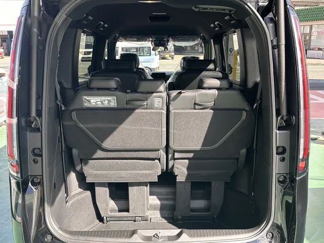 ステップワゴン(ホンダ)スパーダ 7人登録済未使用車 12