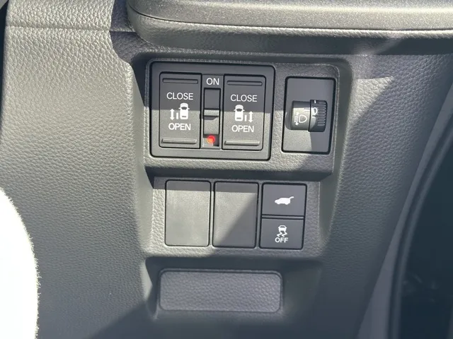 ステップワゴン(ホンダ)スパーダ 7人登録済未使用車 19