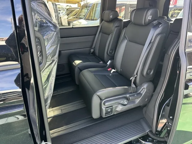 ステップワゴン(ホンダ)スパーダ 7人登録済未使用車 4