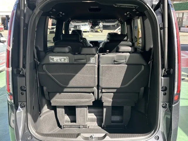 ステップワゴン(ホンダ)スパーダ 7人登録済未使用車 12