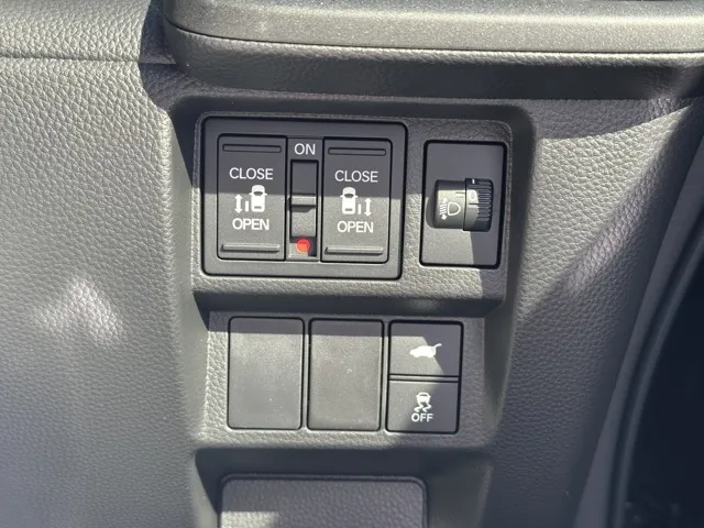 ステップワゴン(ホンダ)スパーダ 7人登録済未使用車 19