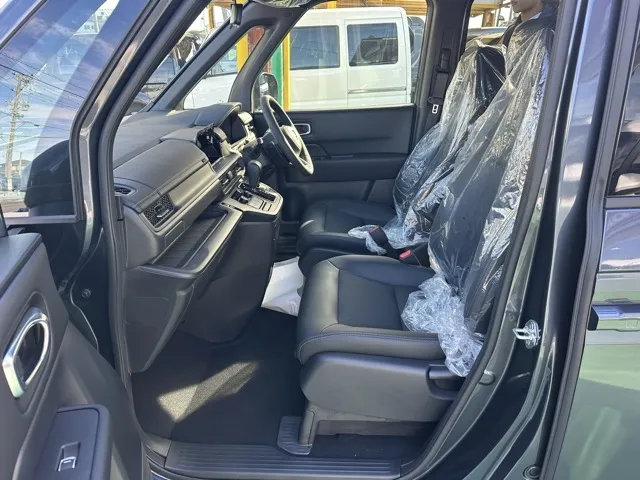 ステップワゴン(ホンダ)スパーダ 7人登録済未使用車 3