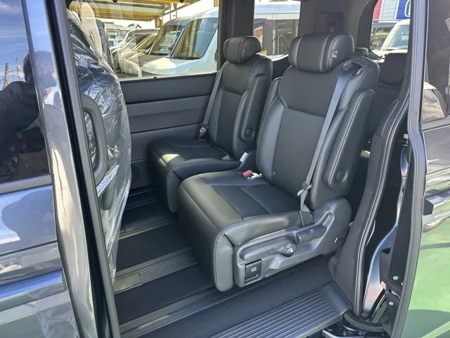 ステップワゴン(ホンダ)スパーダ 7人登録済未使用車 4