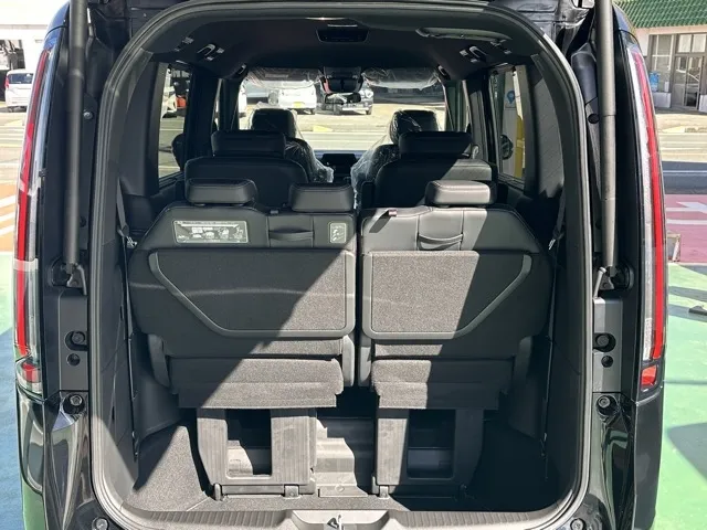 ステップワゴン(ホンダ)スパーダ 7人登録済未使用車 12