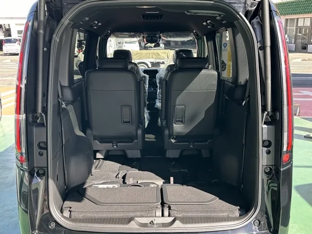 ステップワゴン(ホンダ)スパーダ 7人登録済未使用車 13