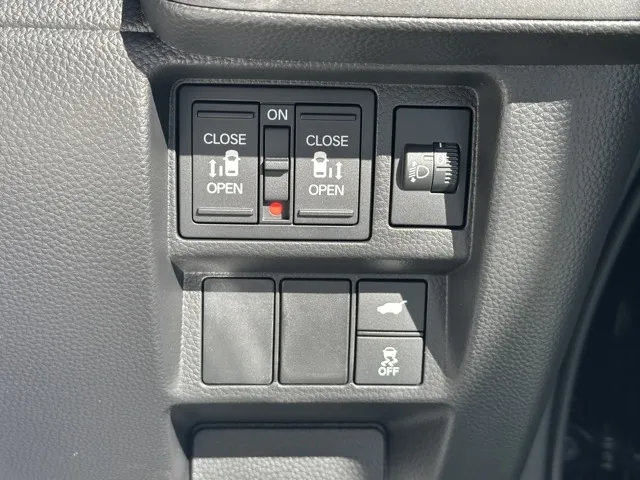 ステップワゴン(ホンダ)スパーダ 7人登録済未使用車 19