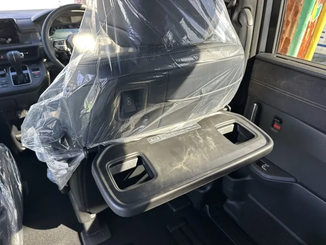 ステップワゴン(ホンダ)スパーダ プレミアムライン 7人登録済未使用車 9