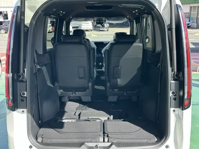 ステップワゴン(ホンダ)スパーダ プレミアムライン 7人登録済未使用車 12