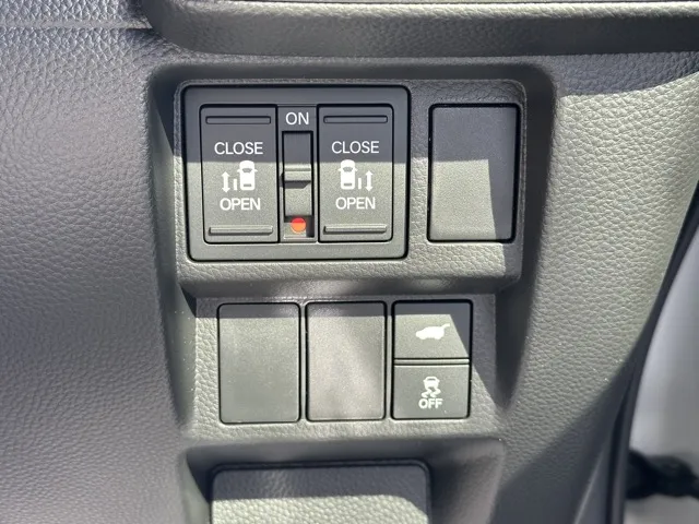 ステップワゴン(ホンダ)スパーダ プレミアムライン 7人登録済未使用車 17