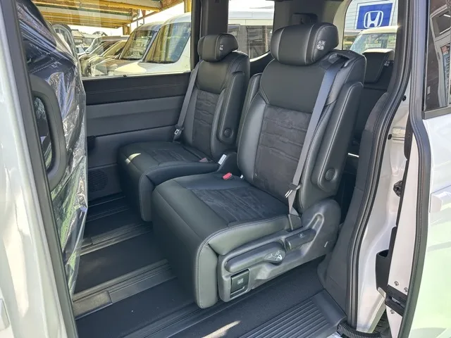 ステップワゴン(ホンダ)スパーダ プレミアムライン 7人登録済未使用車 4