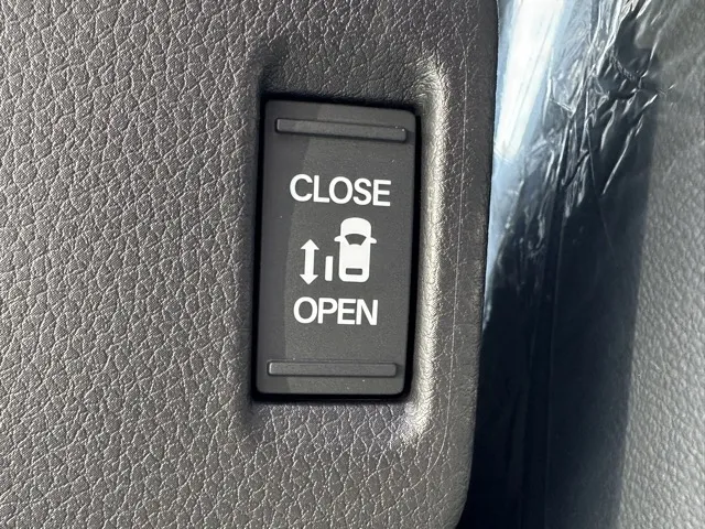 ステップワゴン(ホンダ)e・HEVスパーダ 7人登録済未使用車 10