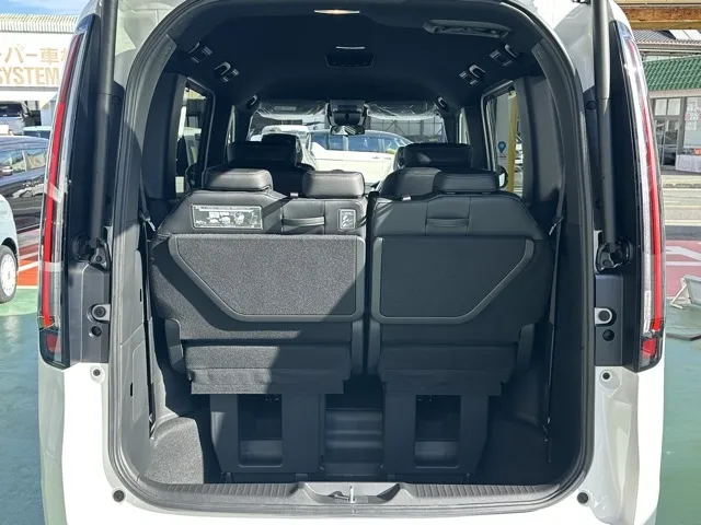 ステップワゴン(ホンダ)e・HEVスパーダ 7人登録済未使用車 14